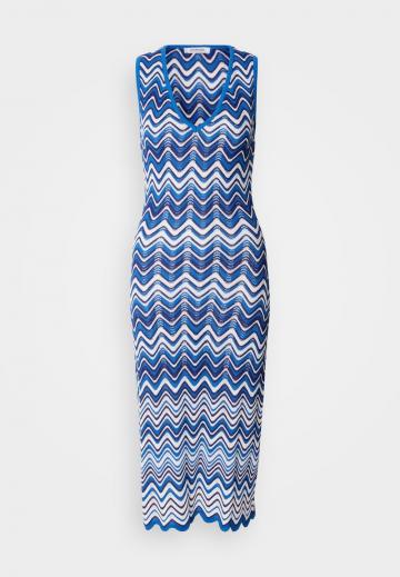 Вязаное платье