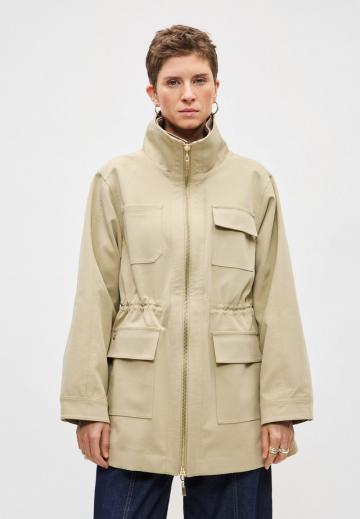 Куртка с накладнымит карманами