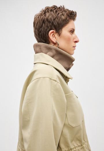 Куртка с накладнымит карманами