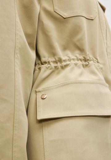 Куртка с накладнымит карманами