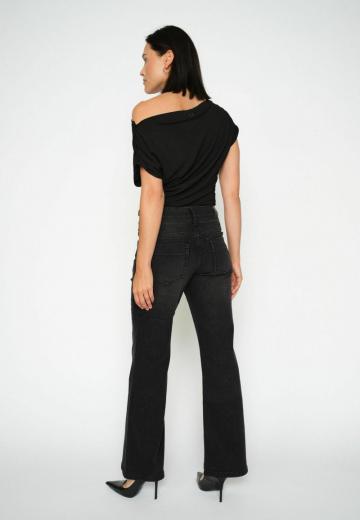 Клешеные джинсы