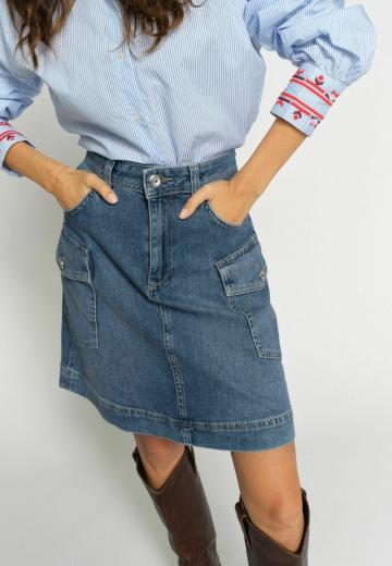 Юбка с накладными карманами