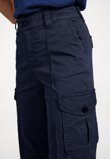 Брюки с накладными карманами