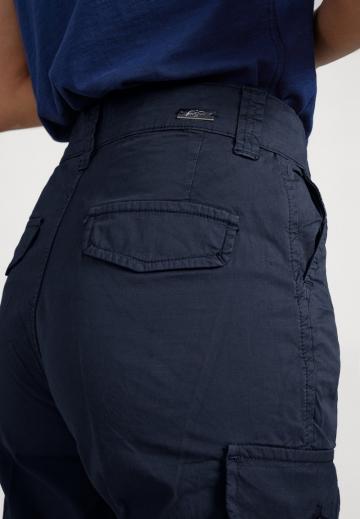 Брюки с накладными карманами