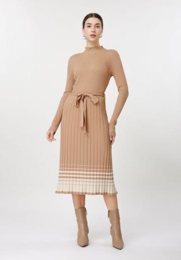 Вязаное платье