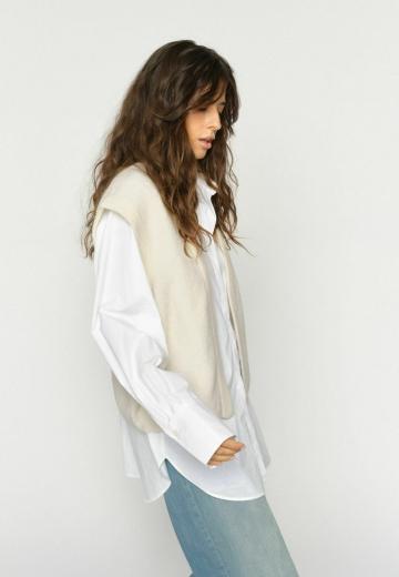 Вязаный жилет