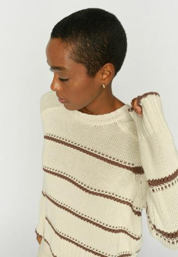 Пуловер в полоску