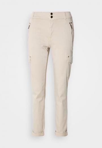 Брюки с накладными карманами