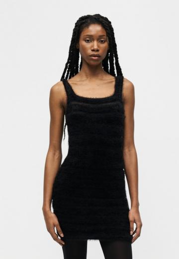 Вязаное платье