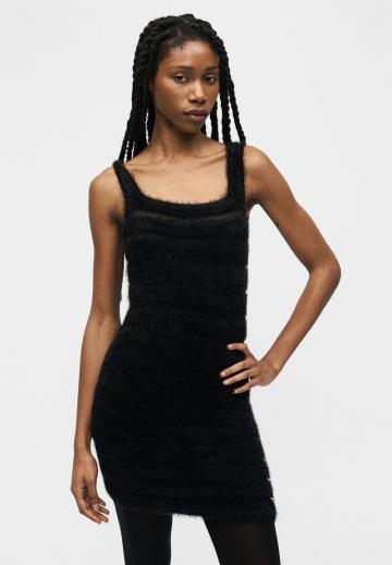 Вязаное платье