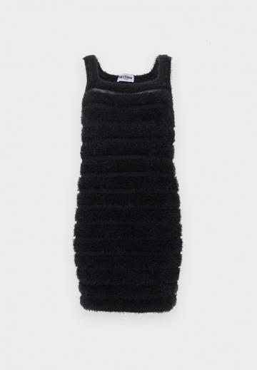 Вязаное платье