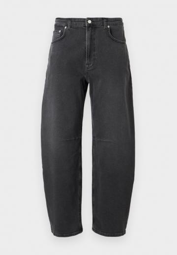 Свободные джинсы