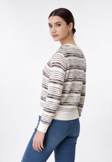 Пуловер в полоску