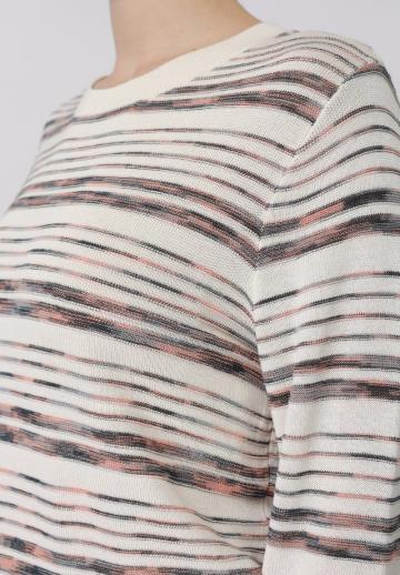 Пуловер в полоску