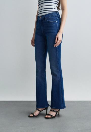 Клешеные джинсы