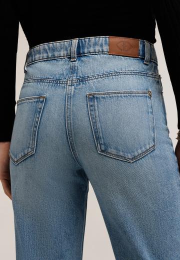 Короткие джинсы