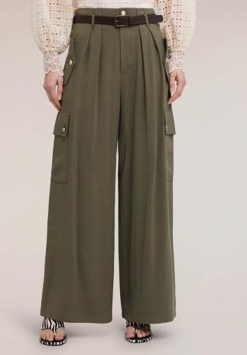 Брюки с накладными карманами