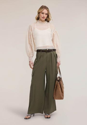 Брюки с накладными карманами