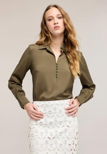 Атласная блузка
