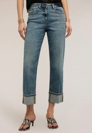 Короткие джинсы