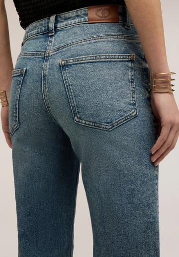 Короткие джинсы