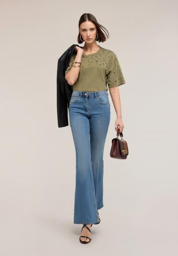 Клешеные джинсы