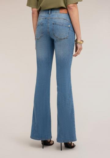 Клешеные джинсы