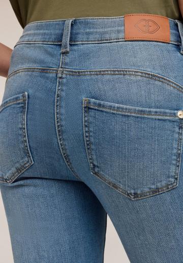 Клешеные джинсы