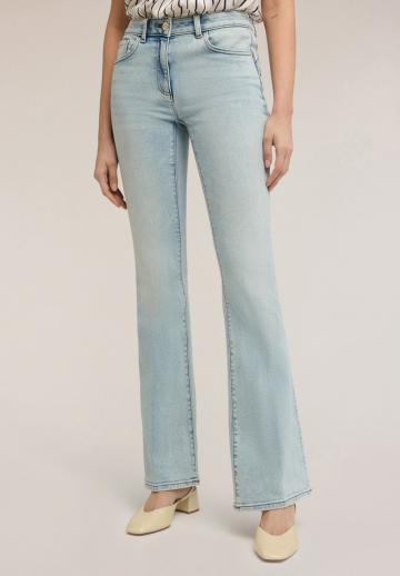 Клешеные джинсы