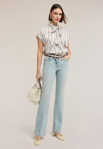 Клешеные джинсы