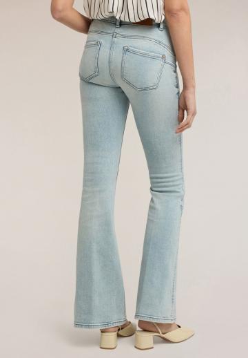Клешеные джинсы
