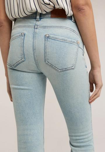 Клешеные джинсы