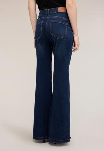 Клешеные джинсы