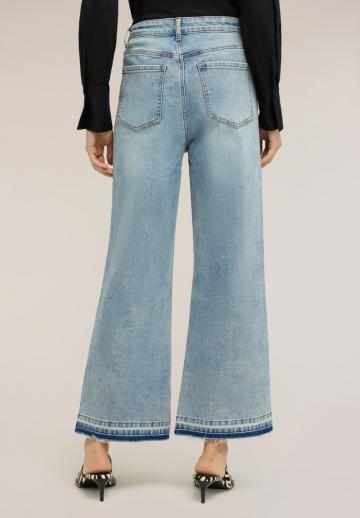 Клешеные джинсы