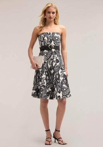 Платье без бретелек