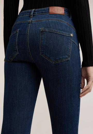 Короткие джинсы