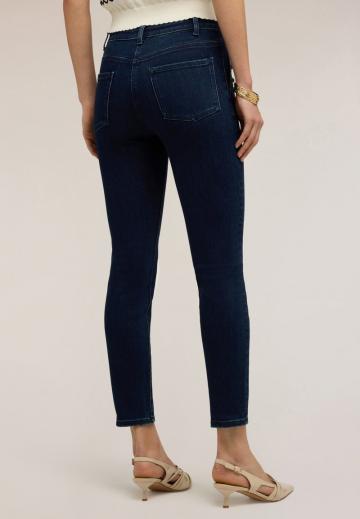 Короткие джинсы