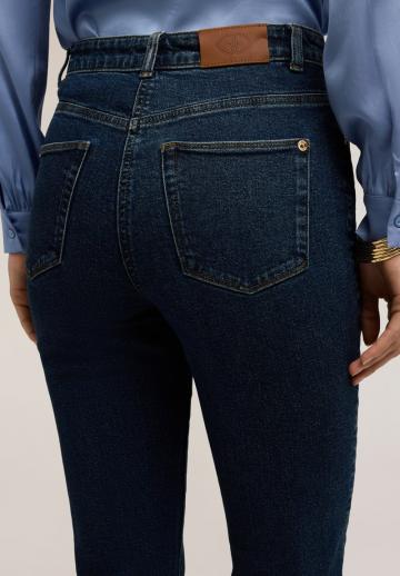 Короткие джинсы