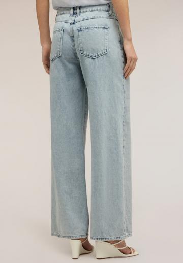 Прямые джинсы