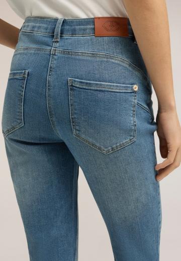 Короткие джинсы
