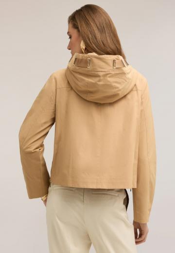 Куртка с накладнымит карманами