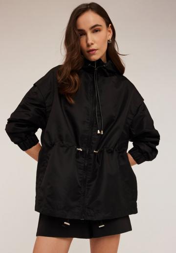 Куртка с накладнымит карманами