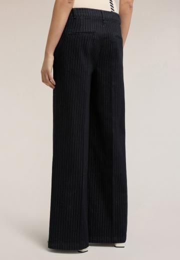 Клешеные джинсы