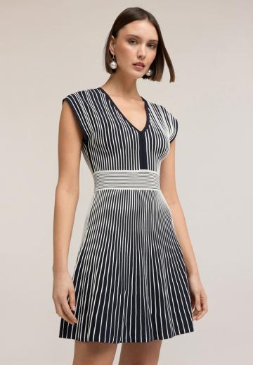 Вязаное платье