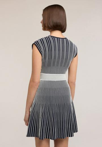 Вязаное платье