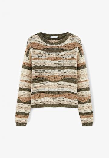 Пуловер в полоску