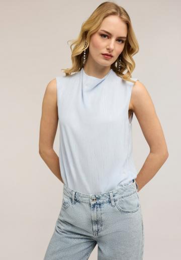 Блузка без рукавов
