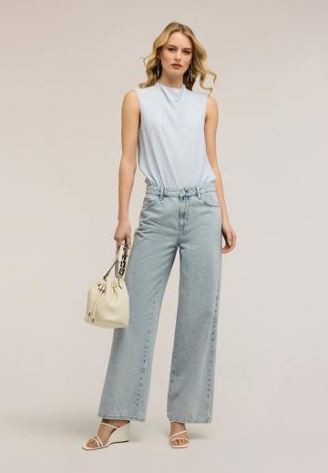 Блузка без рукавов