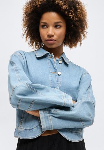 Джинсовая куртка