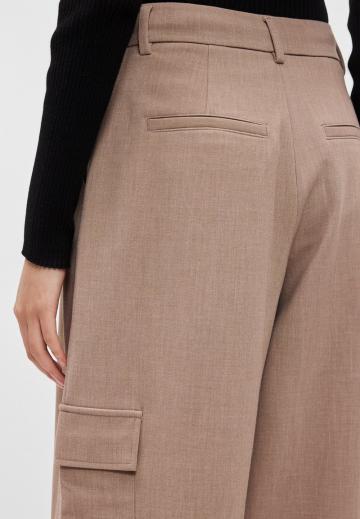 Брюки с накладными карманами